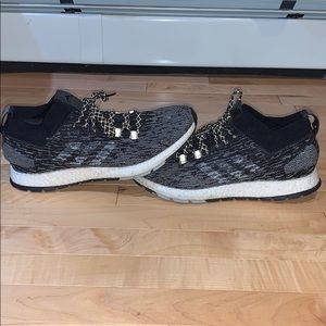 Adidas Boost Shoes Size 11 Black and White